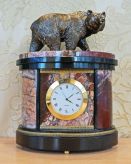 Часы с медведем