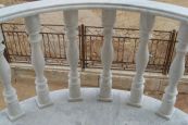 Декоративные ограждения лестниц из натурального мрамора "Коелга"